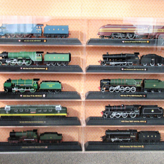 display case for model trains