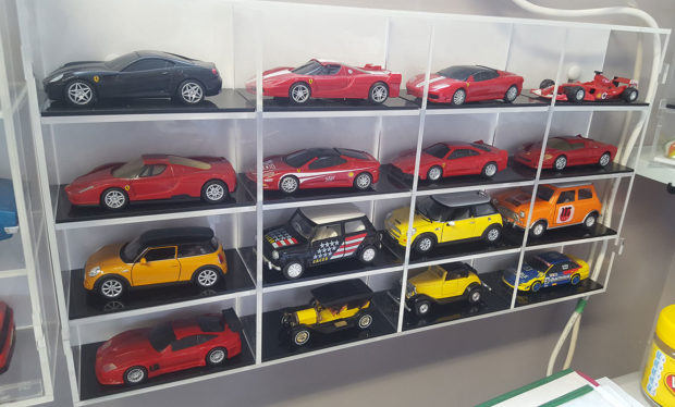 display case for die-cast model cars